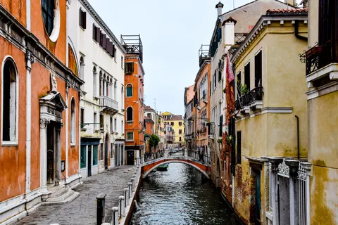 Venice Canal 4K Wallpaper · architecture · 3840×2560