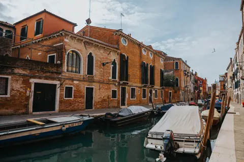 Venice Canal 4K Wallpaper · architecture · 3840×2560