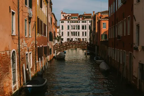 Venice Canal 4K Wallpaper · architecture · 3840×2560