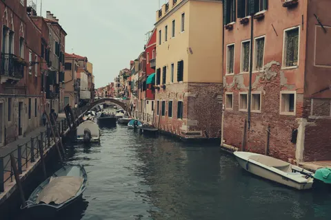威尼斯運河 4K桌布 · architecture · 3840×2560