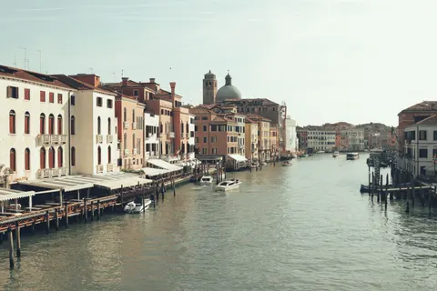 Venice Canal 4K Wallpaper · architecture · 3840×2560