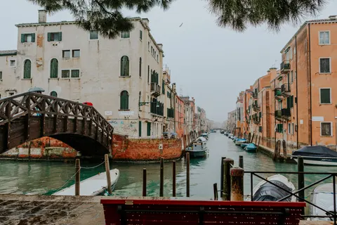 Venice Canal 4K Wallpaper · architecture · 3840×2560