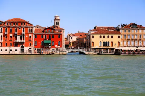 Venice Canal 4K Wallpaper · architecture · 3840×2560