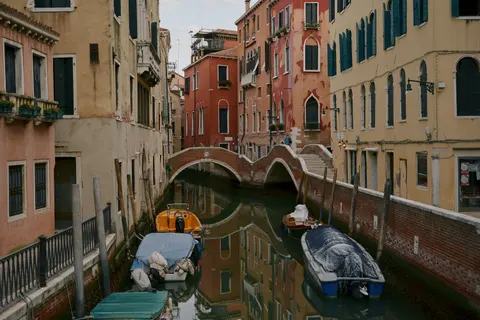 Venice Canal 4K Wallpaper · architecture · 3840×2560