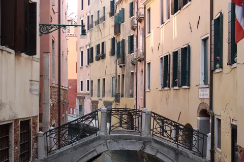 ヴェネツィアの運河 4K壁紙 · architecture · 3840×2560