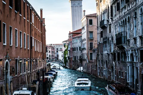 Venice Canal 4K Wallpaper · architecture · 3840×2560