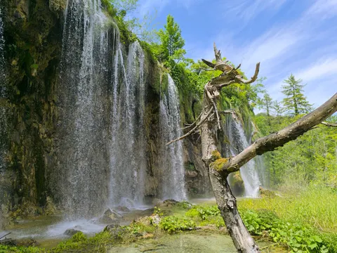 Rainforest Waterfall 4K Wallpaper · nature · 3840×2880