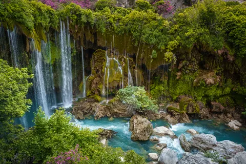 Regenwald-Wasserfall 4K Hintergrundbild · nature · 3840×2560