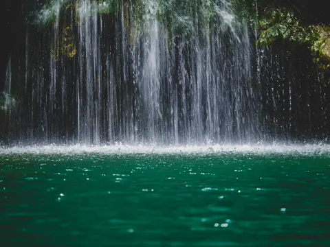 Regenwald-Wasserfall 4K Hintergrundbild · nature · 3840×2880