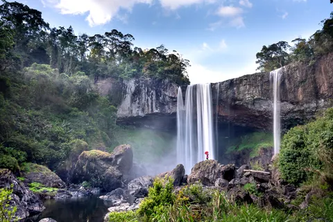 Regenwald-Wasserfall 4K Hintergrundbild · nature · 3840×2561
