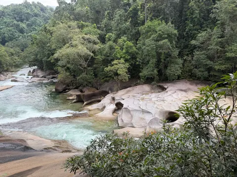 Rainforest Waterfall 4K Wallpaper · nature · 3840×2880