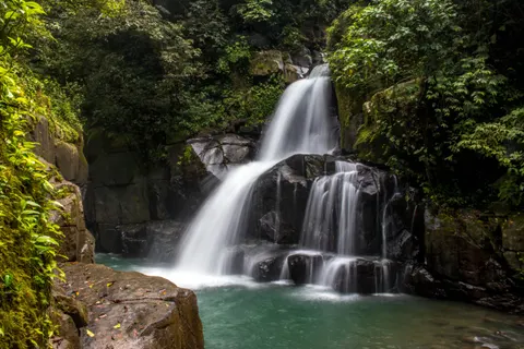 झरना 4K वॉलपेपर · nature · 3840×2560
