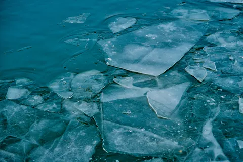 Frozen Lake 4K Wallpaper · nature · 3840×2560