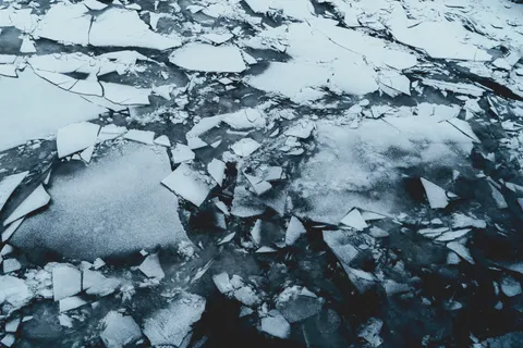 Frozen Lake 4K Wallpaper · nature · 3840×2561