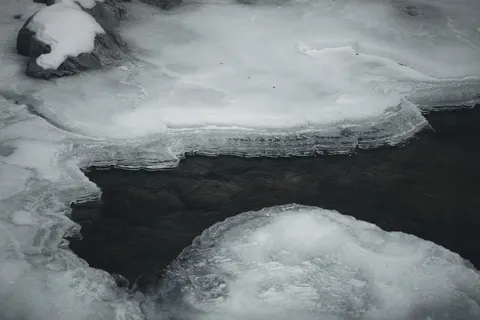 冰封湖泊 4K壁纸 · nature · 3840×2560