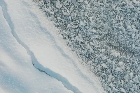 Обои Замёрзшее озеро 4K · nature · 3840×2560