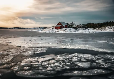 Frozen Lake 4K Wallpaper · nature · 3840×2660