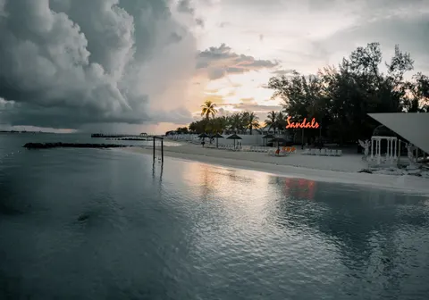 Sonnenuntergang am Palmenstrand 4K Hintergrundbild · nature · 3840×2695