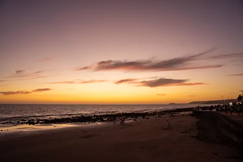 Papel de parede Pôr do sol na praia de palmeiras 4K · nature · 3840×2560