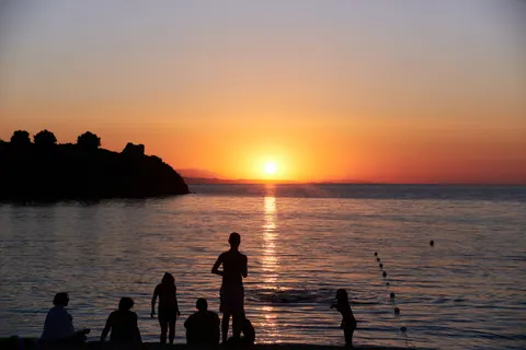 Sonnenuntergang am Palmenstrand 4K Hintergrundbild · nature · 3840×2560