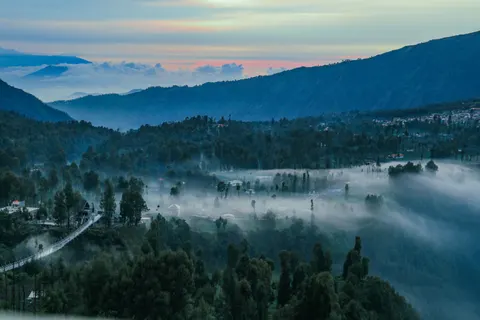 Misty Valley 4K Wallpaper · nature · 3840×2560