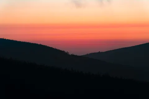 Misty Valley 4K Wallpaper · nature · 3840×2560