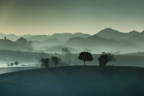 Misty Valley 4K Wallpaper · nature · 3840×2562