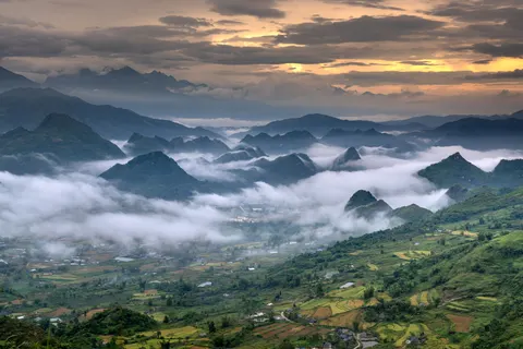 Misty Valley 4K Wallpaper · nature · 3840×2561