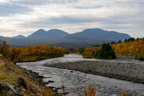 Autumn River 4K Wallpaper · nature · 3840×2560