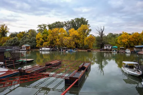 Autumn River 4K Wallpaper · nature · 3840×2560