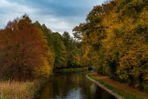 Autumn River 4K Wallpaper · nature · 3840×2560