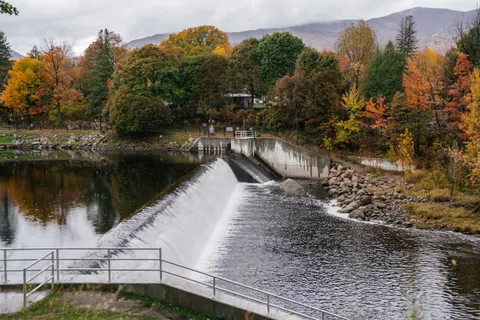 Autumn River 4K Wallpaper · nature · 3840×2560
