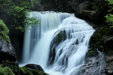 Wallpaper Air Terjun 4K · nature · 3840×2560