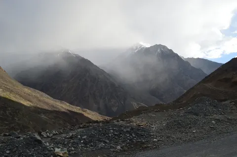 Himalayan Peaks 4K Wallpaper · mountains · 3840×2553
