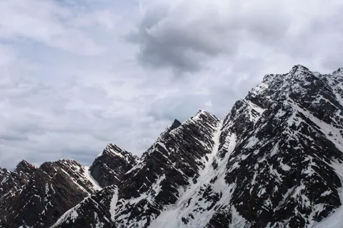 Himalayan Peaks 4K Wallpaper · mountains · 3840×2560