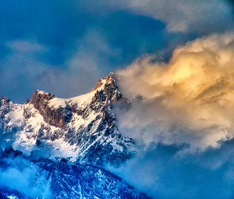 Above the Clouds 4K Wallpaper · mountains · 3840×3266