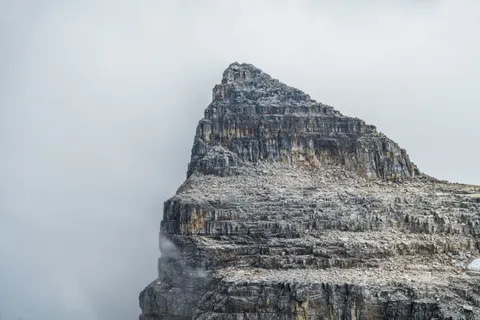 Above the Clouds 4K Wallpaper · mountains · 3840×2560