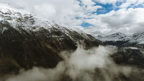 Above the Clouds 4K Wallpaper · mountains · 3840×2160
