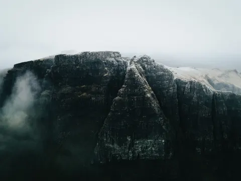 Above the Clouds 4K Wallpaper · mountains · 3840×2880