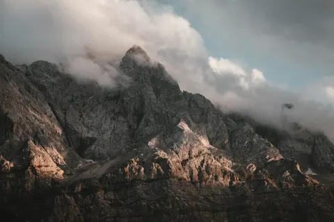 Above the Clouds 4K Wallpaper · mountains · 3840×2560