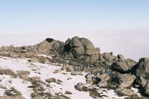 Above the Clouds 4K Wallpaper · mountains · 3840×2560