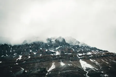 Above the Clouds 4K Wallpaper · mountains · 3840×2561