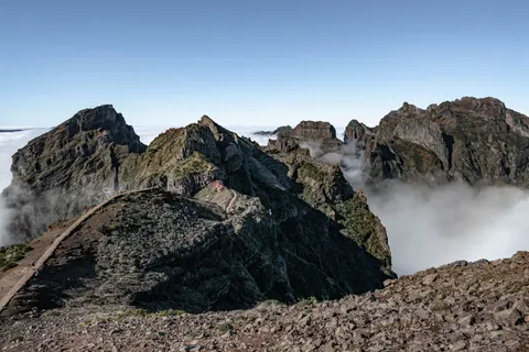Above the Clouds 4K Wallpaper · mountains · 3840×2560