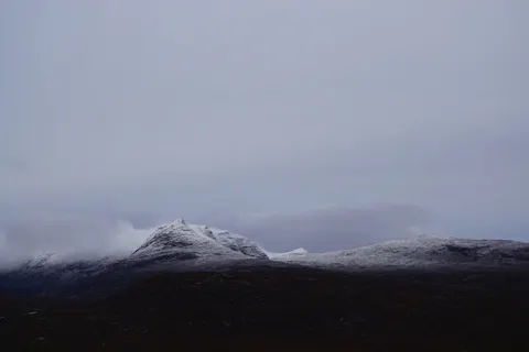 Above the Clouds 4K Wallpaper · mountains · 3840×2560