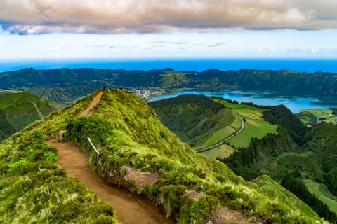 Mountain Trail 4K Wallpaper · mountains · 3840×2560