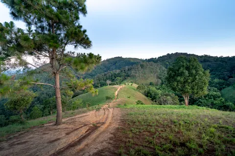 Mountain Trail 4K Wallpaper · mountains · 3840×2561
