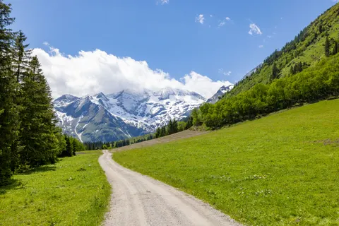 Mountain Trail 4K Wallpaper · mountains · 3840×2561
