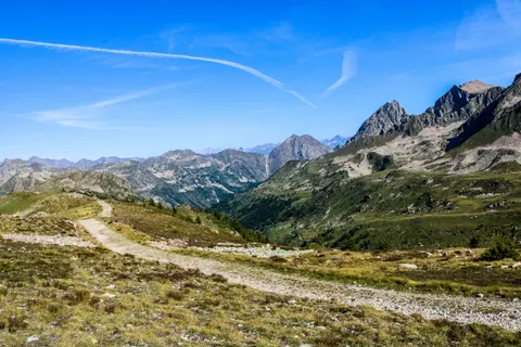 Mountain Trail 4K Wallpaper · mountains · 3840×2560