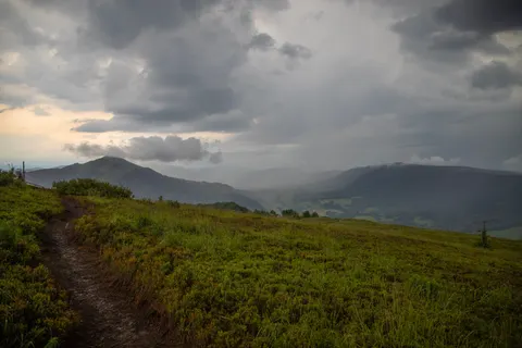 Mountain Trail 4K Wallpaper · mountains · 3840×2560