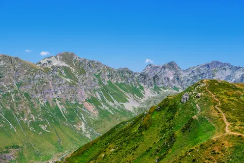 Mountain Trail 4K Wallpaper · mountains · 3840×2563